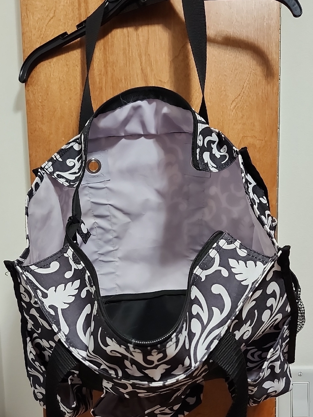 Thirty One Black & White Patterned Tote Bag With Multiple Pockets & 2 Straps - Picture 4 of 6